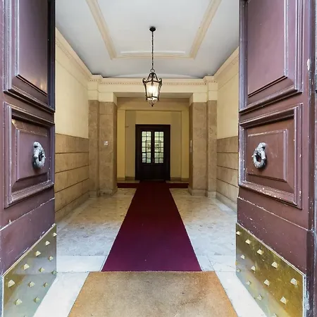 Vatican Piazza Cavour * روما